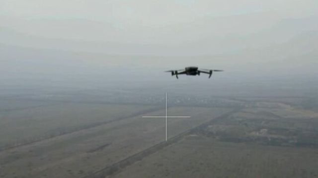 Кадры воздушного боя между российским и украинским дронами под Донецком
