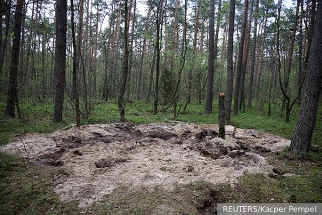 Как утверждается, так выглядит место падения ракеты в польском лесу