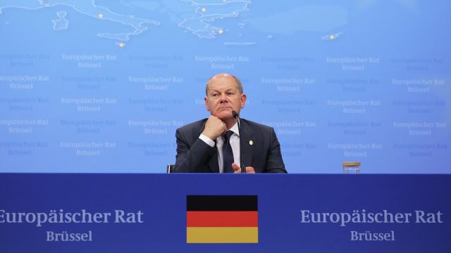 Канцлер ФРГ Олаф Шольц на пресс-конференции в рамках саммита ЕС в Брюсселе