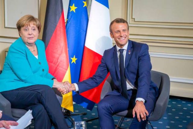 Канцлер Германии Ангела Меркель и президент Франции Эммануэль Макрон на саммите "Большой семерки" в Биарицце, 24.07.2019