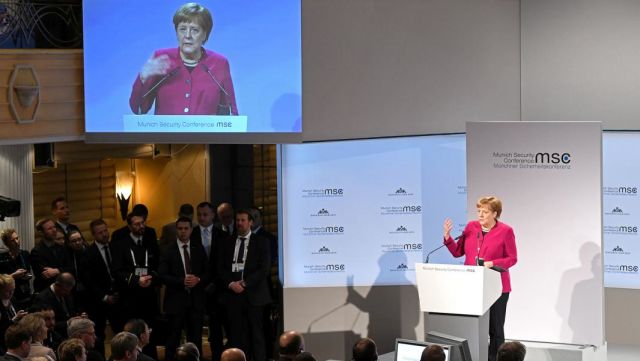 Канцлер Германии Ангела Меркель выступает на 55-й Мюнхенской конференции по безопасности