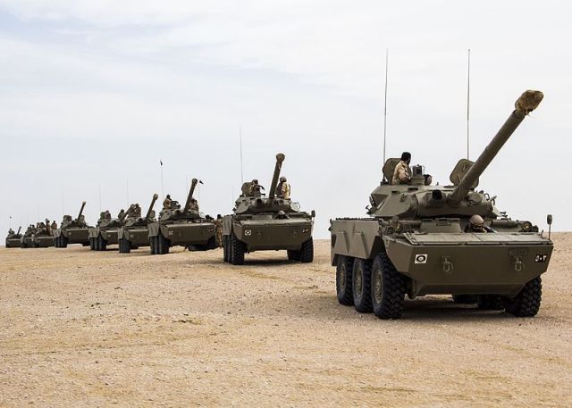 Катарские AMX-10RС во время многонациональных учений «Иглз Ризолв», 2013 год