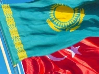 Флаги Казахстана и Турции