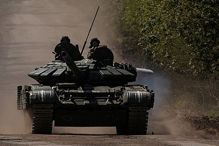 Киев бросил в атаку на Соледар 40 танков, из них восемь были уничтожены огнем российских войск, а остальные отошли на исходные позиции. Фото Reuters