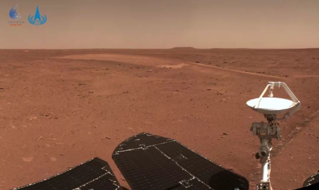 Китайский марсоход прислал первые мультиспектральные снимки Марса