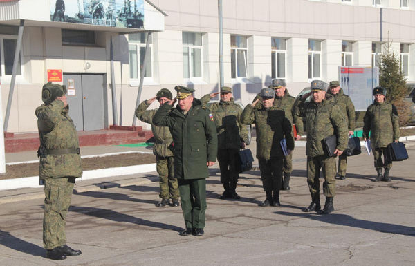 Командующий войсками ЦВО генерал-лейтенант Александр Лапин (в центре)