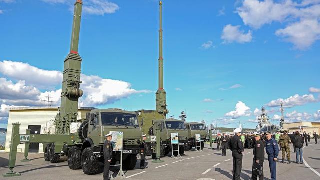 Комплекс радиоэлектронной борьбы «Мурманск-БН», представленный на экспозиции военно-технического форума в Североморске