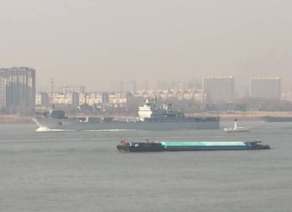 Корабль Huanggang Shan, вооружённый рельсотроном.