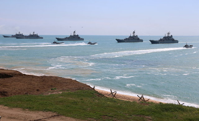 Корабли Черноморского флота во время масштабных учений войск Южного военного округа и ВДВ в Крыму