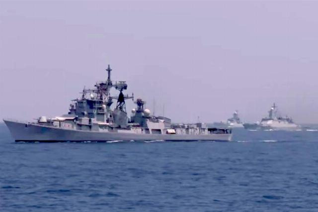 Корабли ВМФ России и ВМС Индии на артиллерийских стрельбах в рамках военно-морского учения «Индра Нэви-2025», 4 апреля