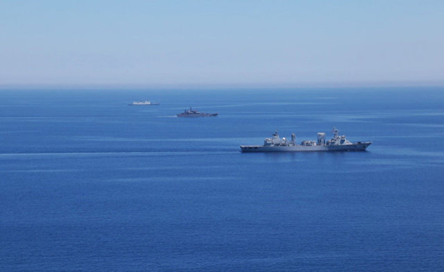 Корабли ВМС России и Китая во время совместных военных учений России и Китая в Средиземном море "Морское взаимодействие 2015"