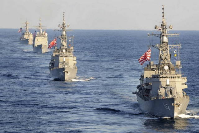 Корабли ВМС Японии и США в совместном строю