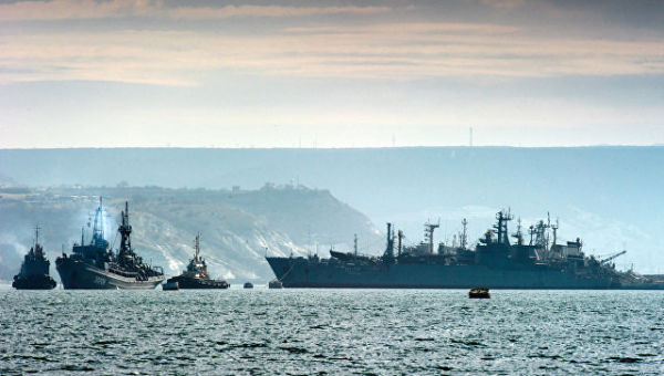 Корабли Черноморского флота России в бухте Севастополя. Архивное фото