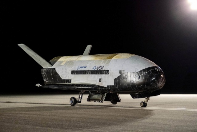 Unmanned Orbital Plane Returned To Earth After A Record 908 Days In Space ВПКname