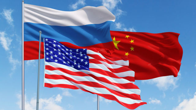 Флаги США, России и Китая