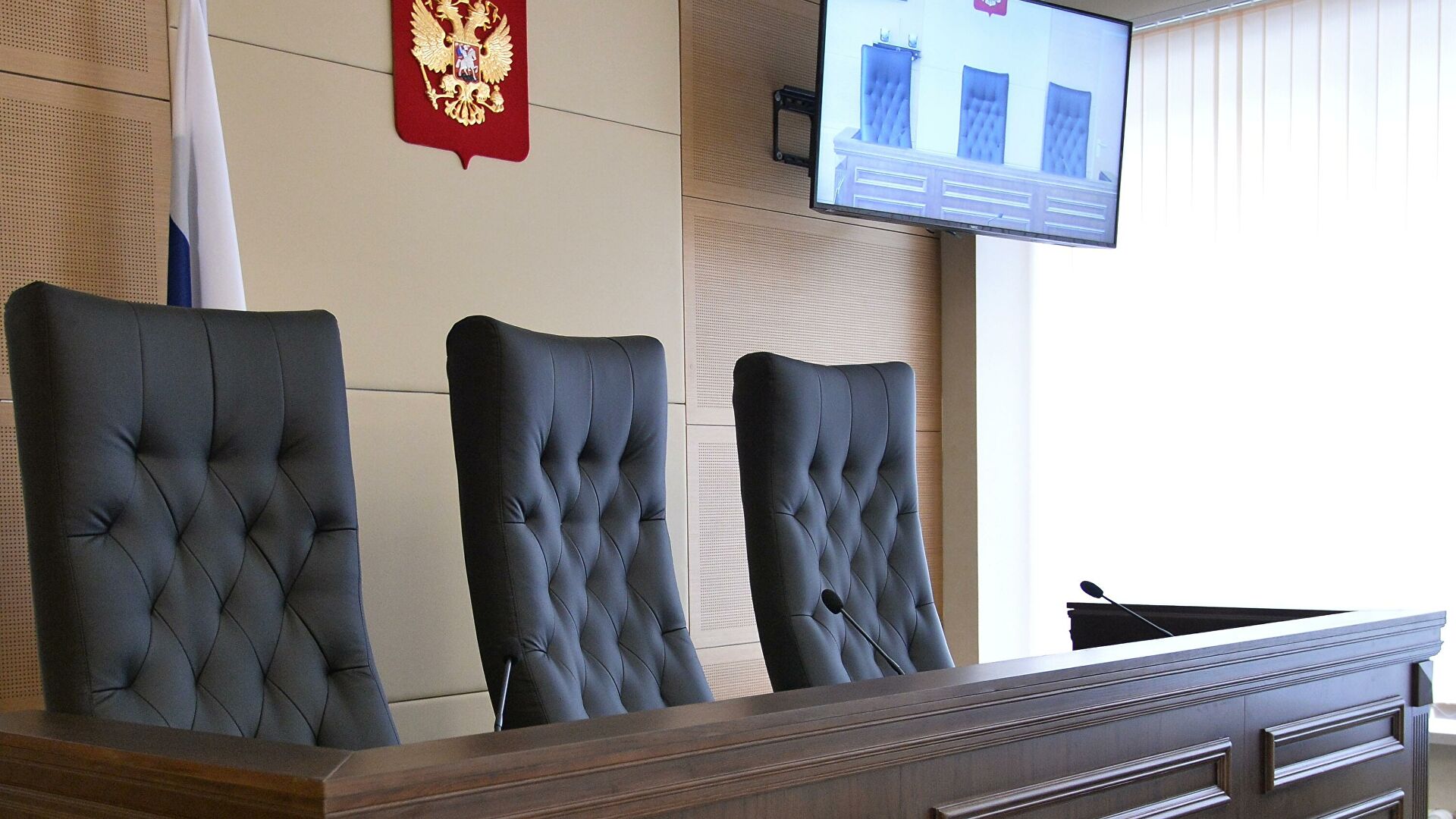 Кресло в зал судебного заседания