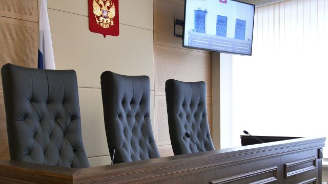Кресла для судей в зале заседаний
