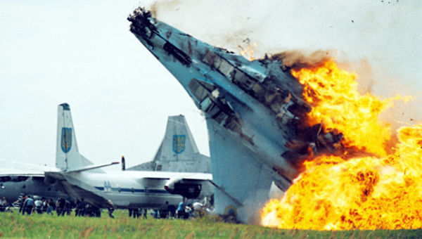 Крушение истребителя Су-27 ВВС Украины в аэропорту Львова в Скнилове. 27 июля 2002