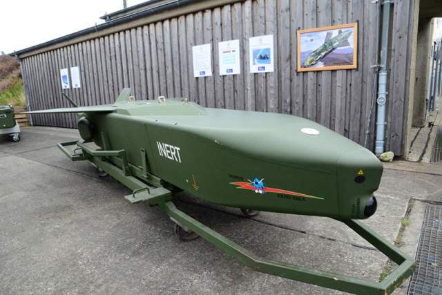 Крылатая ракета средней дальности класса «воздух– земля» «Таурус» на транспортном шасси