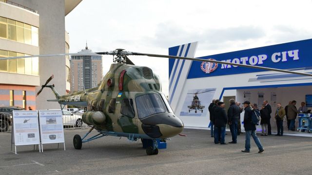 Легкий многоцелевой вертолет Ми-2МСБ-1 на международной специализированной выставке "Оружие и безопасность - 2019" в Киеве.