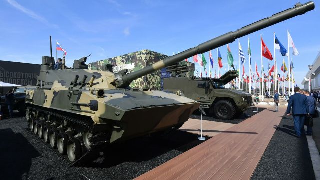 Легкий плавающий танк "Спрут-СДМ1" на выставке вооружений Международного военно-технического форума "Армия-2020"