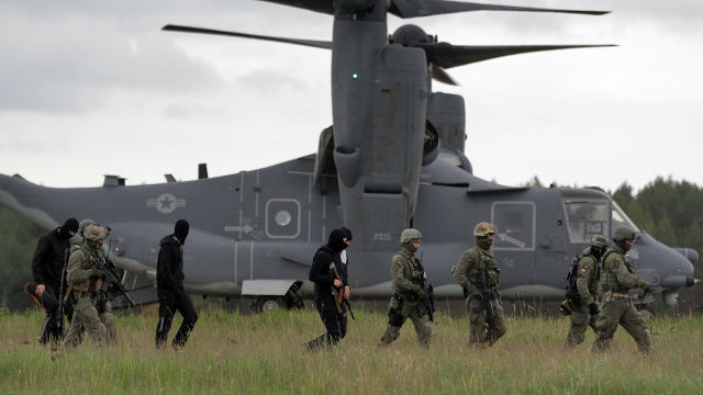 Литовский спецназ принимает участие в военных учениях НАТО "Пылающий меч-2014" в Рукле