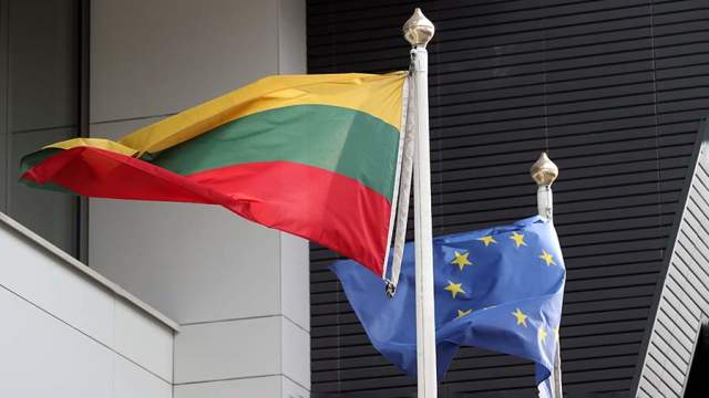 Флаги Литвы и Евросоюза