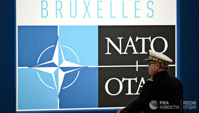 Логотип НАТО в Брюсселе. Архивное фото