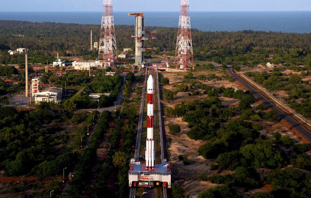 Лунная миссия "Чандраян-1" на стартовой площадке Космического центра имени Сатиша Дхавана на острове Шрихарикота, 2008 год