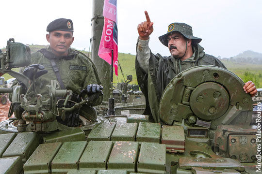 Мадуро лично инспектирует состояние вооруженных сил Венесуэлы