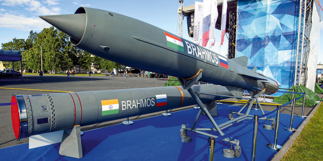 Макет ракеты BrahMos