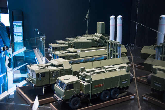 Макеты машин береговых подвижных противокорабельных ракетных комплексов "Бастион-П" и "Бал" (c) bmpd