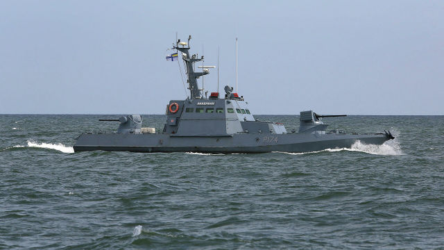 Малый бронекатер ВМС Украины "Аккерман" во время учений в Азовском море