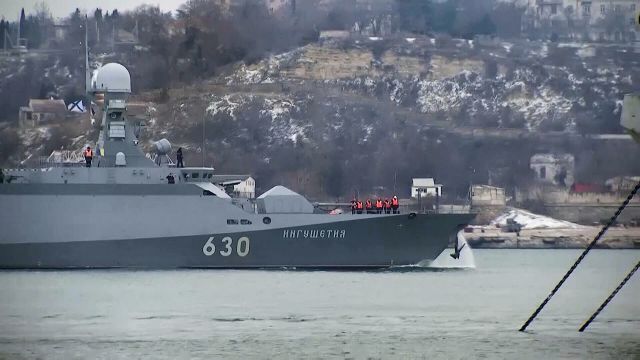Малый ракетный корабль "Ингушетия" во время учений Черноморского флота в Черном море. Кадр видео