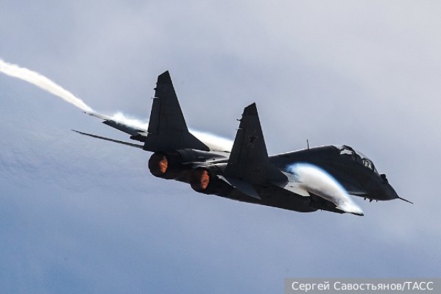 Миг-29 ведет огонь из пушки. Возможно, это будущее средство борьбы с БПЛА противника