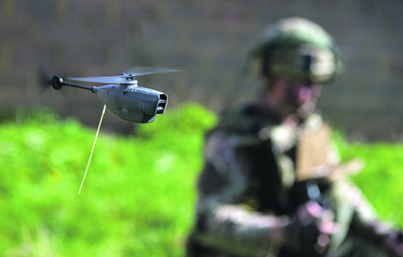 Миниатюрные дроны расширяют возможности проведения разведывательных операций. Фото с сайта www.defenceimagery.mod.uk