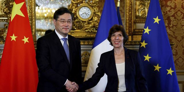 Министр Европы и иностранных дел Катрин Колонна и министр иностранных дел Китая Цинь Ган во время пресс-конференции в Берлине, 9 мая 2023 года