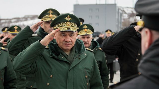 Министр обороны РФ генерал армии Сергей Шойгу во время посещения в Мурманской области