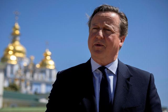 Министр иностранных дел Великобритании Дэвид Кэмерон в Киеве, 2 мая 2024 года