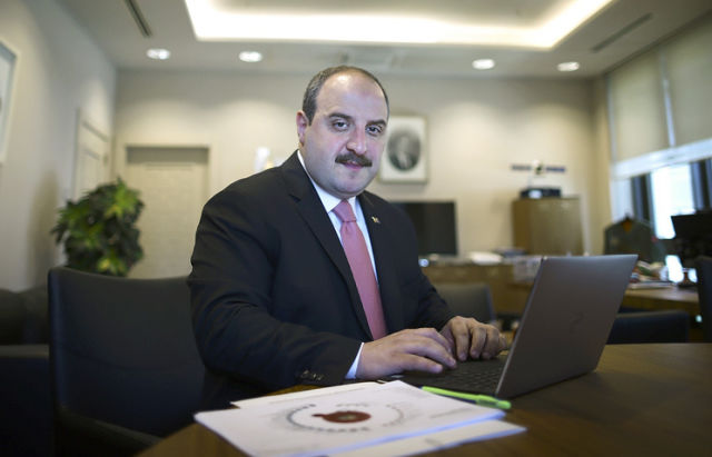 Министр промышленности и технологий Турции Мустафа Варанк