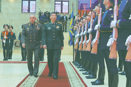 Министры обороны Сергей Шойгу и Ли Шанфу на мероприятии в Москве. Фото с сайта www.mil.ru