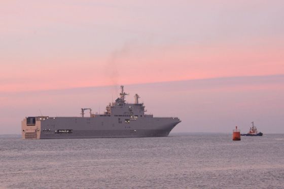 Корабль-док "Владивосток" типа Mistral