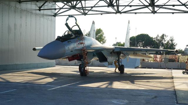 Многоцелевой истребитель Су-35 на российской авиабазе Хмеймим