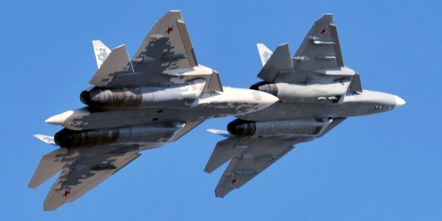 Многофункциональные истребители пятого поколения Су-57
