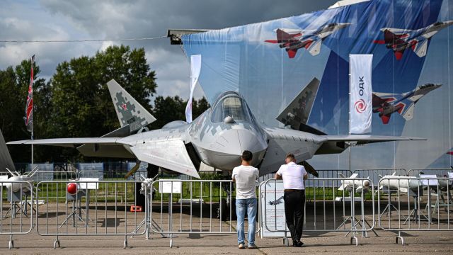 Многофункциональный истребитель пятого поколения Су-57 на выставке в рамках Международного военно-технического форума "Армия-2023" в Кубинке