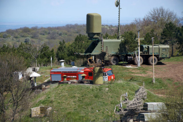 Мобильная РЛС обзорного типа с радиолокационной станцией у берегового ракетного комплекса (БРК) "Утес" в ходе тактических учений ЧФ РФ в Крыму.