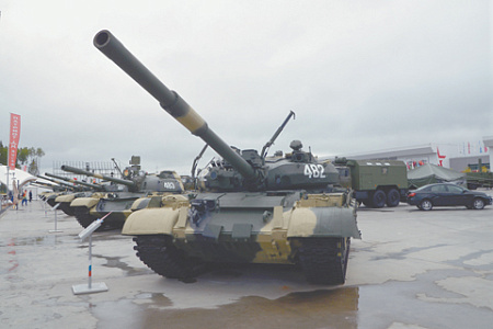 Модернизация подняла Т-62 до уровня современных основных боевых танков. Фото автора