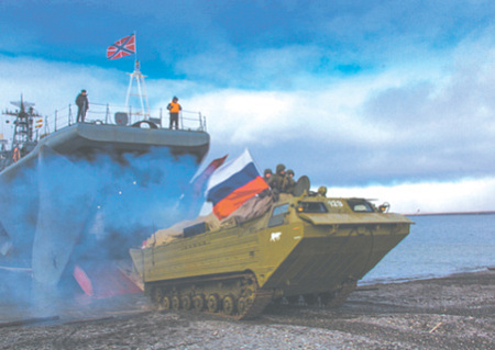 Морские пехотинцы Северного флота готовы высадиться на побережье любого континента. Фото с сайта www.mil.ru