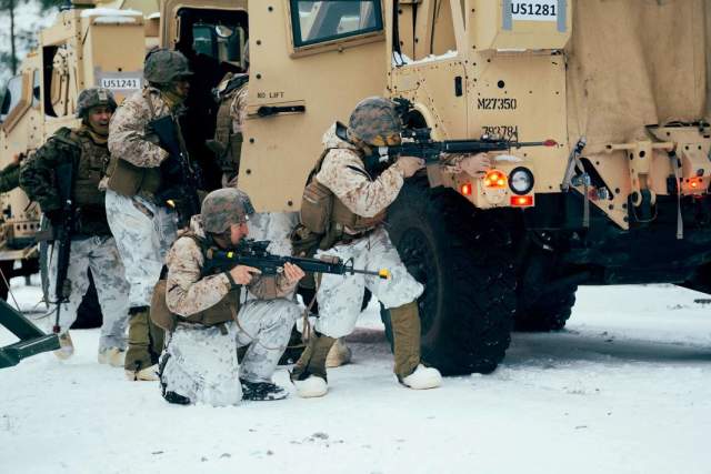 Морские пехотинцы США во время учений в Финляндии