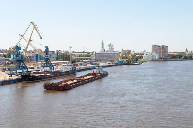 Морской порт в городе Астрахань. Архивное фото